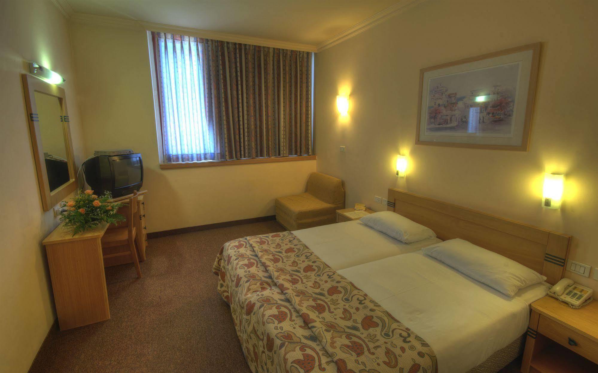 Inbar Hotel Арад Экстерьер фото