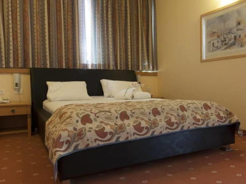 Inbar Hotel Арад Экстерьер фото